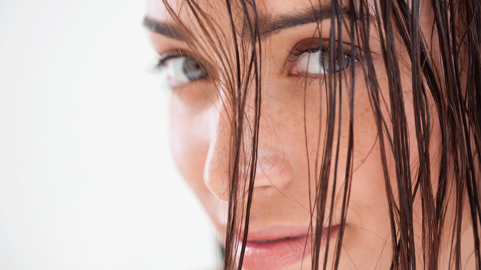Come Sbarazzarsi Di Forfora E Squame Sul Cuoio Capelluto Bioderma