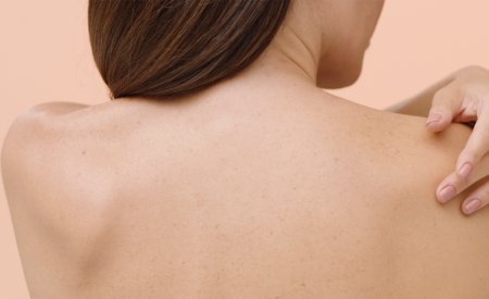 AskNaos Header Back Woman AskNaos Header Back Woman